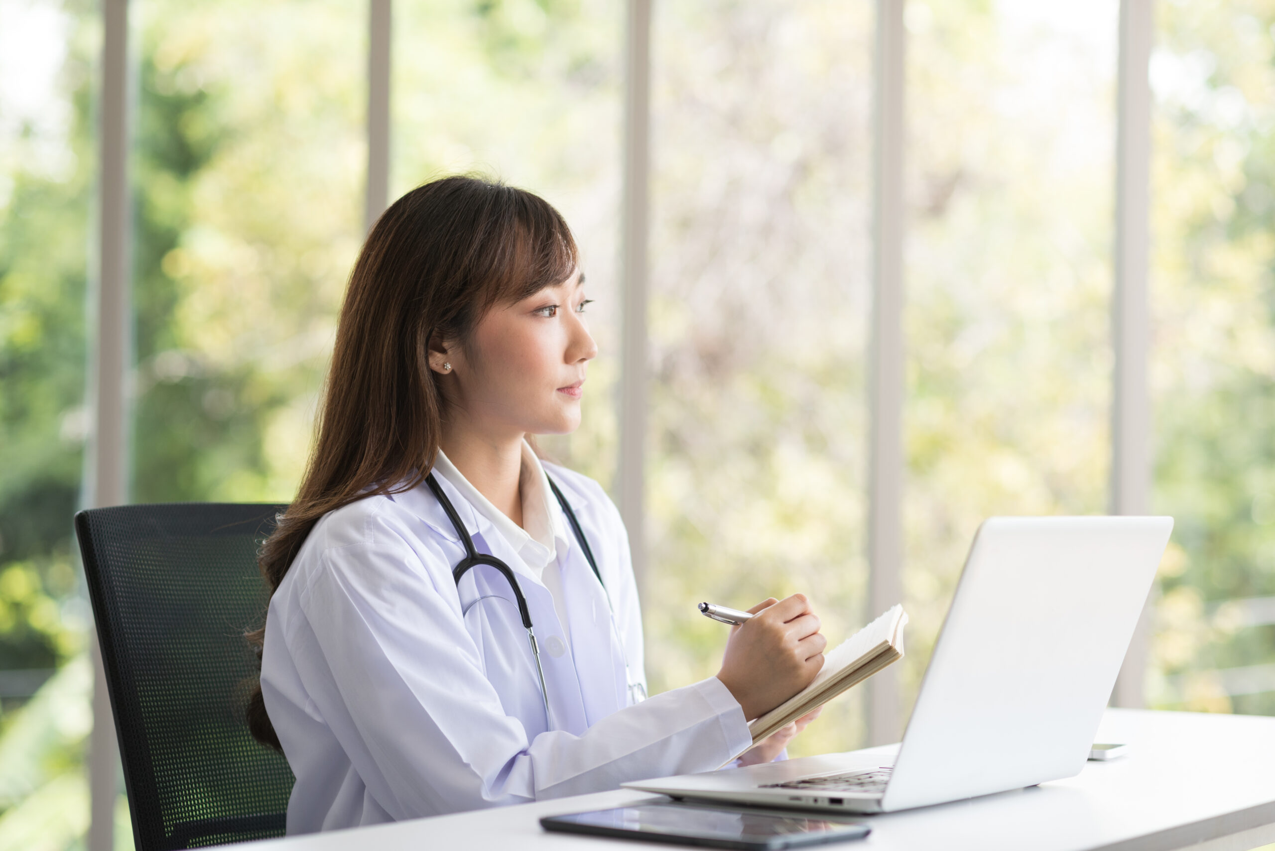 doctor planning an advertising strategy for her healthcare business that aligns with the phmc guidelines