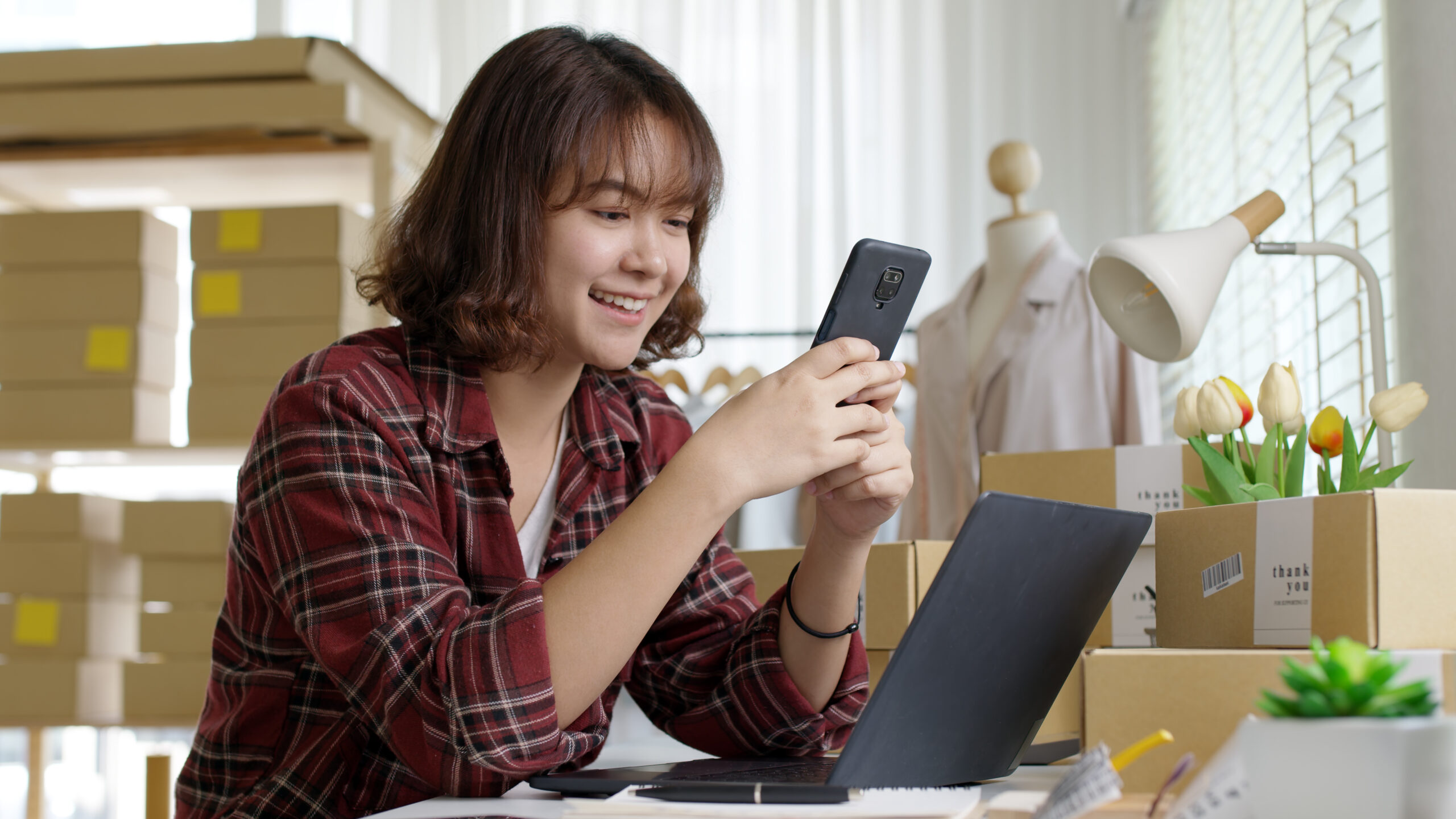 a businesswoman using both seo and sco for her online business