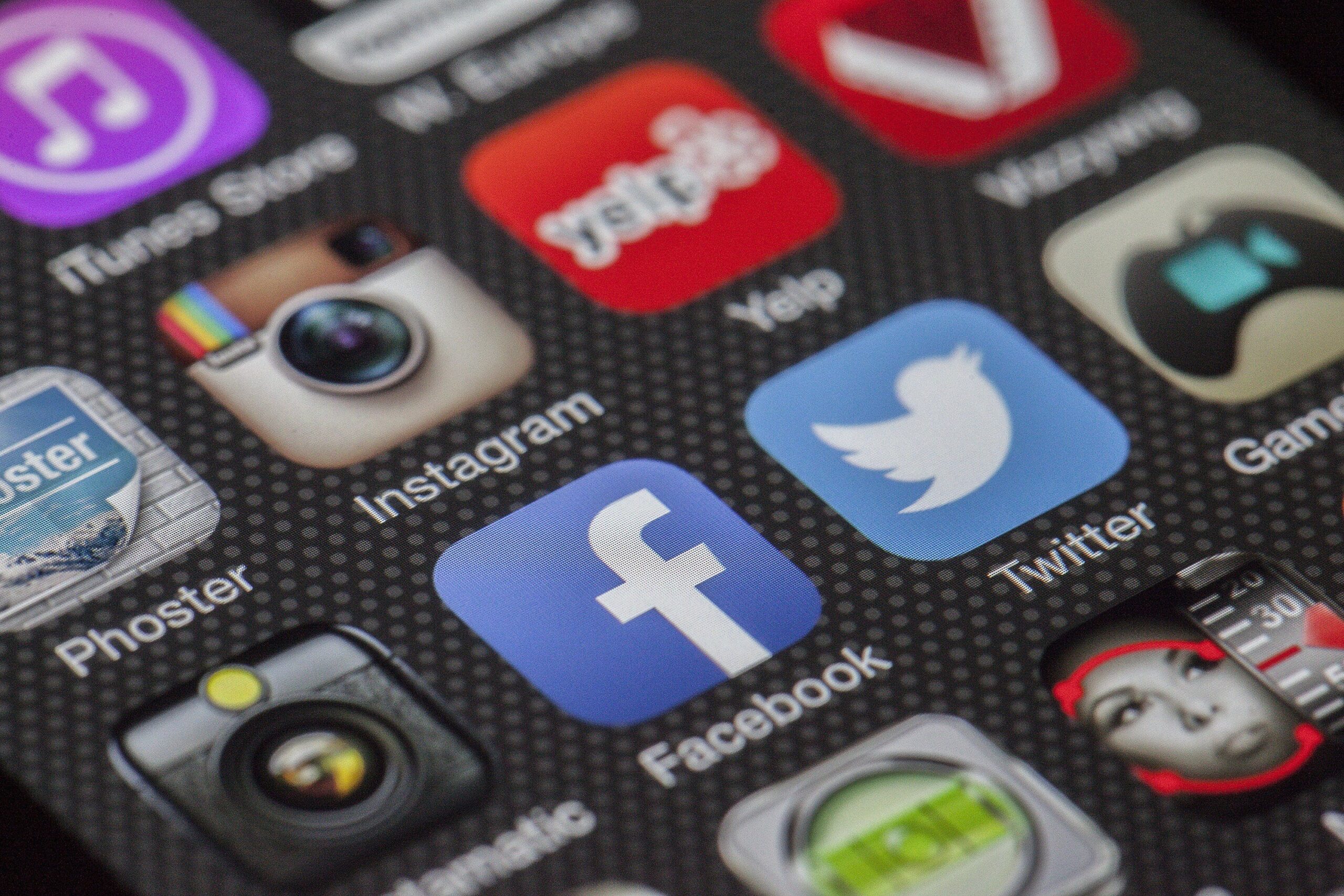 comparing lemon8 with other social media apps