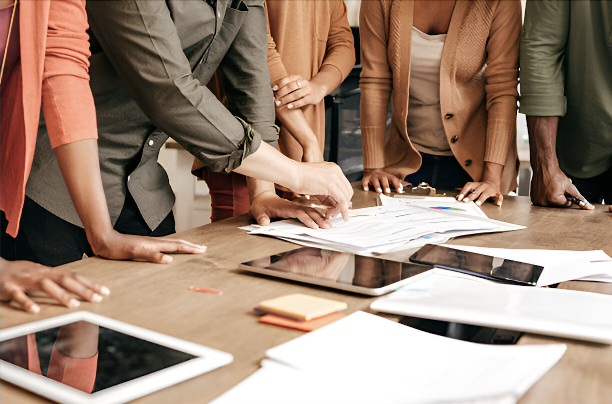 digital marketing team working with business to establish a consistent writing tone for marketing